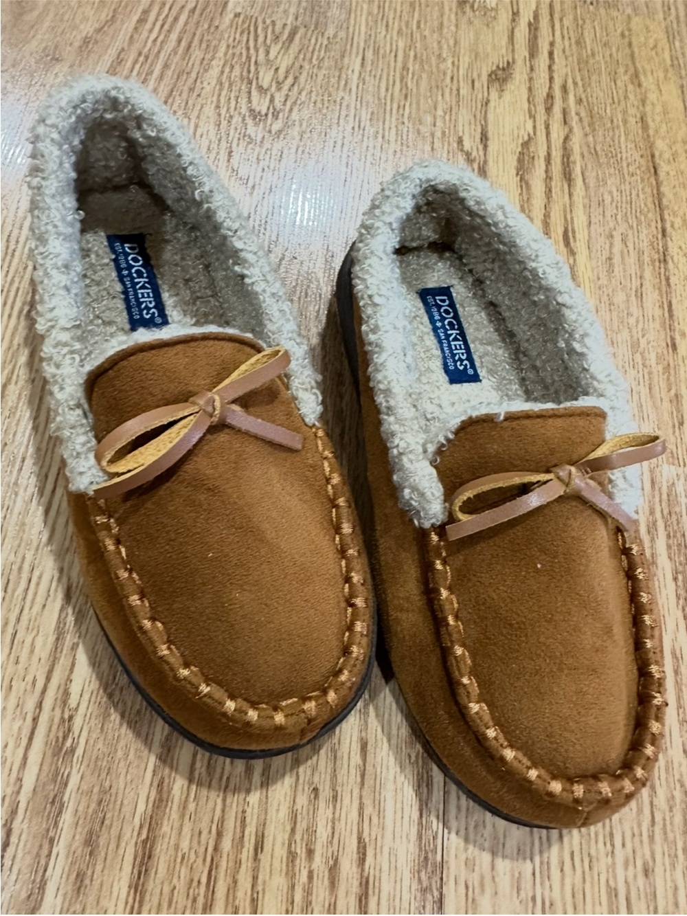 NWOT dockers boys kids size medium/13-1 tan slippers/shoes